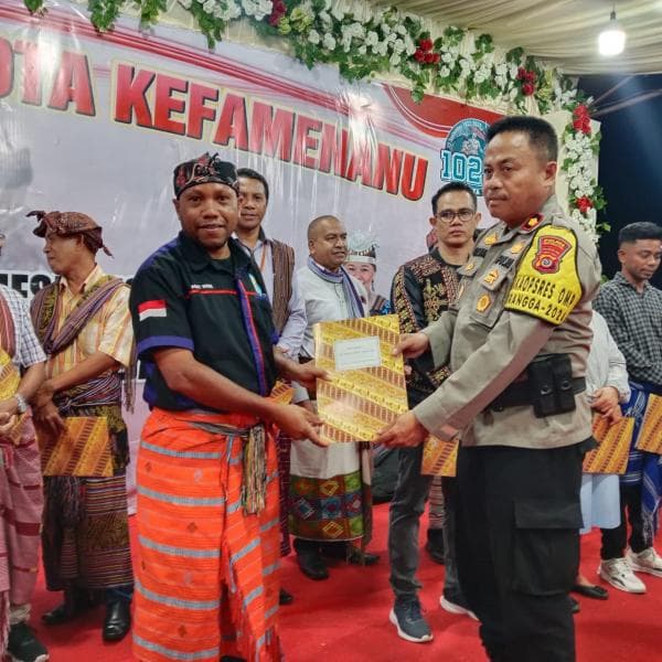 Pamer Hasil Karya Jemaat di Stand Pameran HUT Kota Kefamenanu, Pemuda Klasis TTU Raih Juara