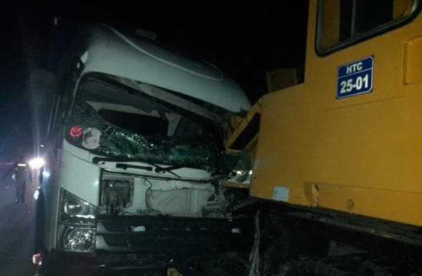 Mengantuk, Kecelakaan di Tol Jombang Sebabkan Sopir Luka Parah