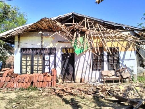 Kondisi Rapuh, Atap Rumah Warga Desa Pondokpanjang Ambruk