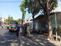 Diduga Konsleting Listrik, Warung Nasi di Probolinggo Ludes Terbakar