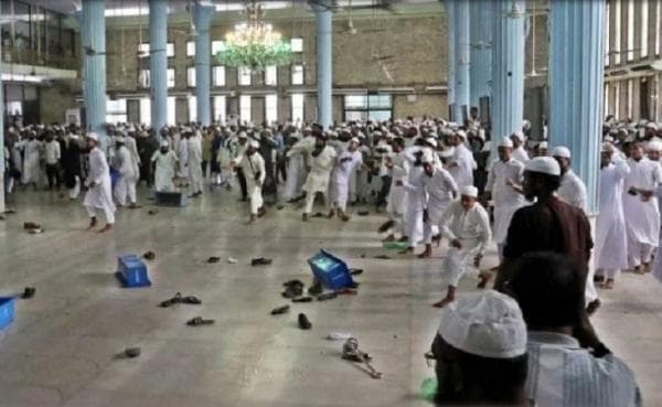 Rebutan jadi Khatib Salat Jumat Berujung Bentrok, Puluhan Jemaah Luka