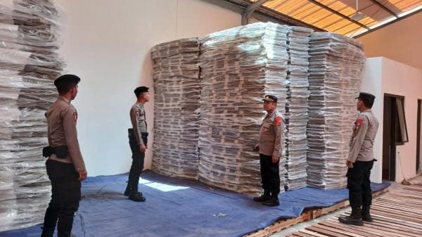 Polres Tasikmalaya Kota Perketat Pengamanan Gudang Logistik Pilkada Serentak 2024 di Mangkubumi