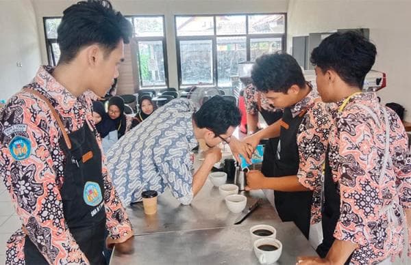 Siapkan Lulusan Siap Kerja, SMAN 1 Temon Bekali Siswa Keterampilan Kerja