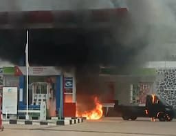 Nyaris Meledak! Kebakaran Hebat Landa SPBU di Lebak, Mobil Pickup Hampir Ludes!