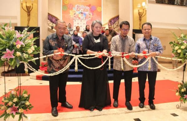 Menyambut Hari Batik Nasional, Hotel Borobudur Jakarta Gelar "Discover Art & Batik"