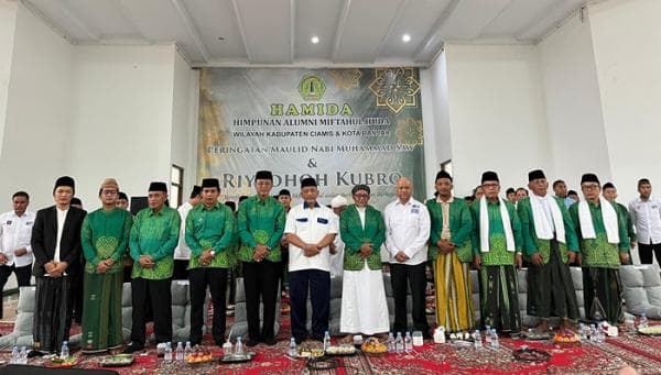 Alumni Pondok Pesantren Miftahul Huda Dukung Penuh Pasangan ASIH