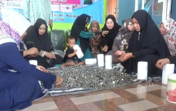 Kisah Inspiratif Istri Kades di Jombang, Jalankan Ibadah Umrah dengan Tabungan Uang Receh