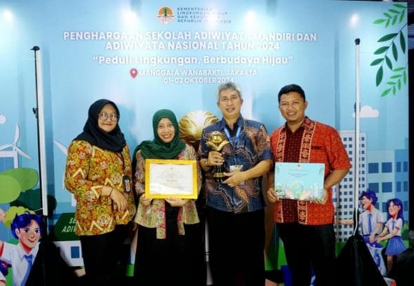 Mantab, Kota Semarang Sukses Raih Penghargaan Sekolah Adiwiyata Mandiri dan Adiwiyata Nasional