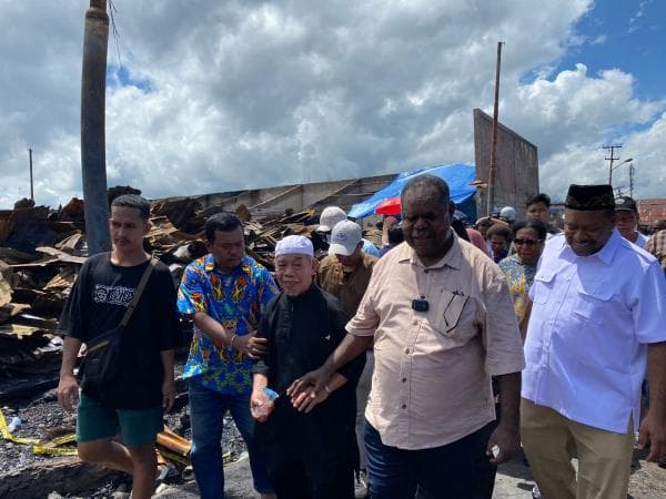 Peduli Terhadap Korban Kebakaran, Paslon Cagub dan Cawagub ESA Kunjungi Pasar Remu