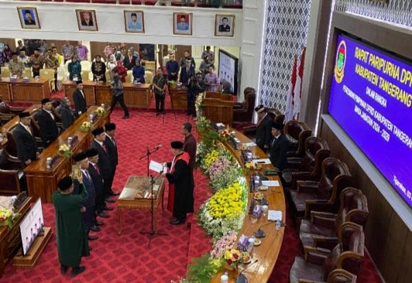 Rapat Paripurna Penetapan Pimpinan dan AKD DPRD Kabupaten Tangerang DiInterupsi