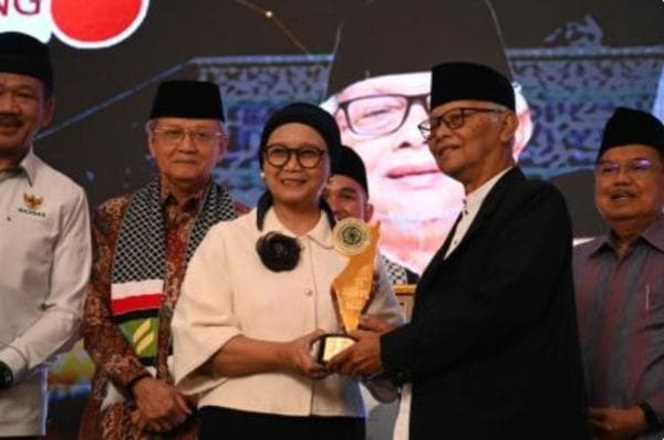 Aktif Berjuang Bela Palestina, Menlu Retno Raih Penghargaan Mujahidah Diplomasi Award dari MUI