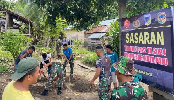 TNI Kodim 1306/Kota Palu Laksanakan Pembuatan Jamban Sehat di Parigi Moutong