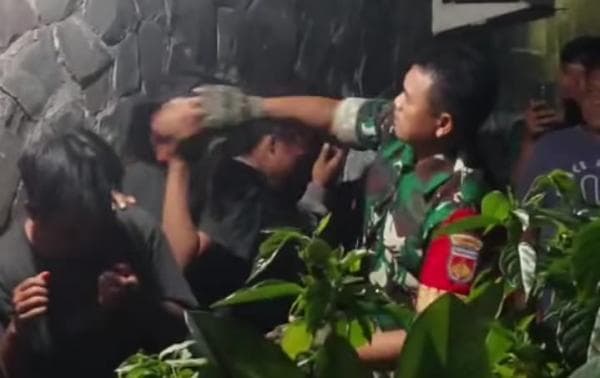 Viral Anggota TNI Hajar Sejumlah Kreak Diduga Hendak Tawuran di Dekat Markas Banteng Raiders