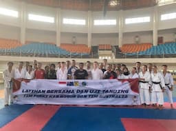 Karateka Kabupaten Bogor Lakukan Uji Tanding Lawan Atlet Australia