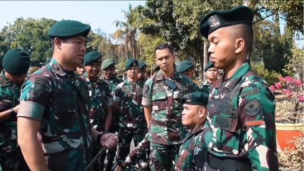 Viral Video Prajurit TNI Hafal 30 Juz Alquran Dites Komandannya yang Ternyata Hafiz Quran