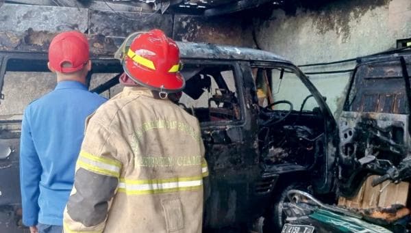 Satu Mobil dan 2 Motor dalam Garasi Hangus Terbakar di Ciamis