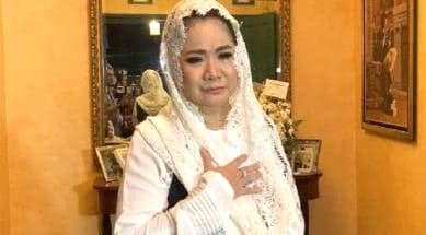 Tangis Sesal Vina Panduwinata di Hari Ketujuh Kepergian Marissa Haque, Ada Apa?