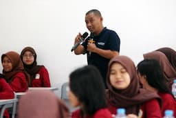 SMA Wijaya Putra Surabaya Siapkan Generasi Jurnalis Berkualitas, Ada Narasumber Keren dari Telkomsel