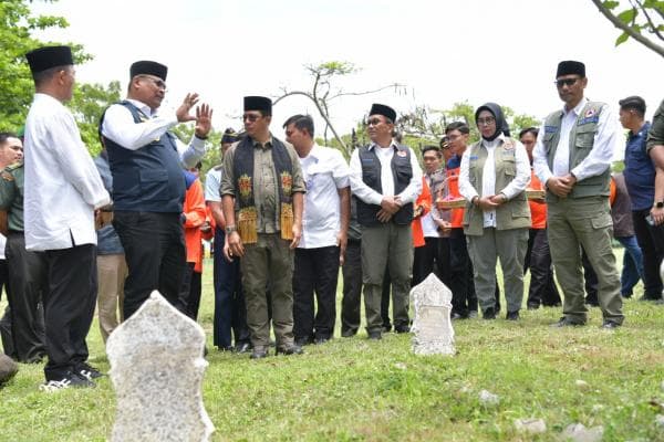 Pj Gubernur Aceh Ziarah Kuburan Massal Tsunami dalam Peringatan Bulan Pengurangan Risiko Bencana