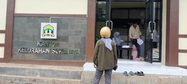 Dekat Kantor Gubernur Banten, Pelayanan Masyarakat Sukajaya Terganggu Lantaran Tak Ada Internet