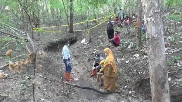 Mayat Membusuk dengan Kepala Terpisah Ditemukan di Hutan Ngawi