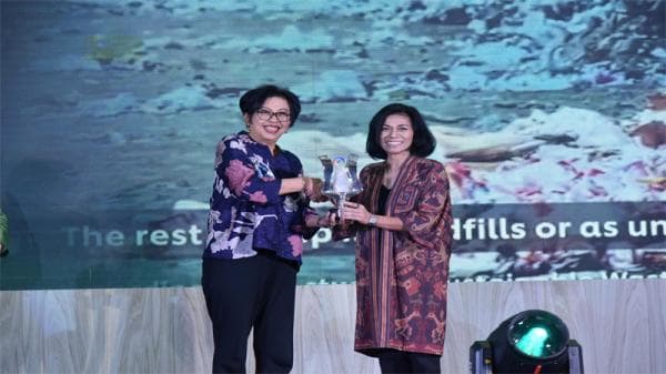 Unilever Indonesia Terima Apresiasi KLHK RI atas Upaya Pengurangan Sampah Plastik