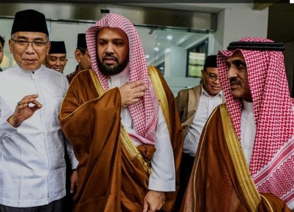 Shalat Jumat di Istiqlal Serasa Seperti di Masjid Nabawi, Syaikh Ahmad Bin Ali Jadi Khotib dan Imam