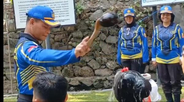 Ratusan Polisi Ikuti Tradisi Pembaretan di Candi Belahan, Kenang Jejak Sejarah