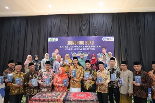 Buku KH Abdul Wahab Hasbullah pendiri NU penggerak NKRI dilaunching UNWAHA Jombang