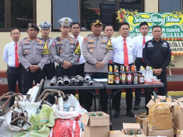 Jaga Kondusifitas, Ratusan Knalpot Brong dan Oplosan Disita Polres Cianjur