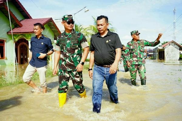 Tanggul Sungai Seruway Jebol dan Genangi Pemukiman Warga