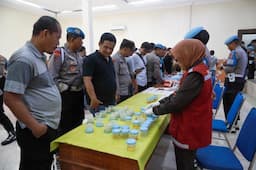 RS Bhayangkara Kediri Uji Hasil Tes Urine 150 Polisi Jombang, Hasilnya Buat Anggota Tersenyum