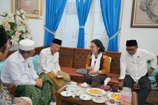 Agustin dan Iswar Sowan  Ketua Umum MUI Jateng Kiai Darodji: Allah Akan Tolong Pemerintah Yang Adil