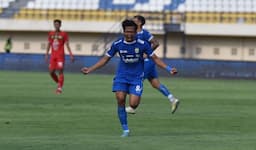 Persib Unggul  1-0 atas Persebaya di Babak Pertama Liga 1