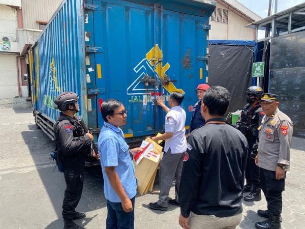 Sat Brimob Polda Jateng Kawal Distribusi Logistik Pilkada 2024 Ke Sejumlah Daerah di Jawa Tengah