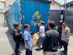 Sat Brimob Polda Jateng Kawal Distribusi Logistik Pilkada 2024 Ke Sejumlah Daerah di Jawa Tengah