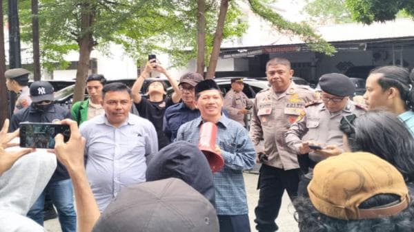 Bawaslu Sulsel Didesak Tindak Tegas ASN Kampanyekan Paslon Cagub Angkat Dua Jari