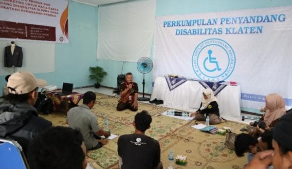 Pengabdian Masyarakat, Usahid Solo Gelar Pelatihan Foto Produk Hasil Karya untuk Disabilitas