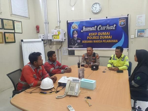 Adakan Kegiatan Berlangsung di PT Dumai Bulking, Polsek Kawasan Pelabuhan Gelar Acara Jumat Curhat