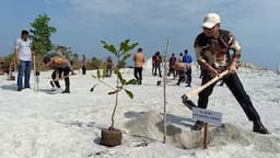 Polres Bangka Tengah dan Pemda Bangka Tengah Tanam Pohon Bersama