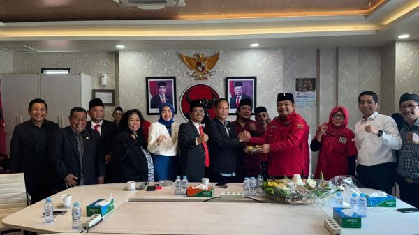 Adi Sutarwijono Resmi Dilantik Pimpin DPRD Surabaya, PDIP: Gaspol Kerja untuk Kerakyatan