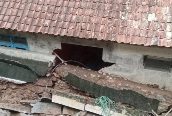 Dinding Rumah Warga di Ciamis Jebol Dihantam Longsor