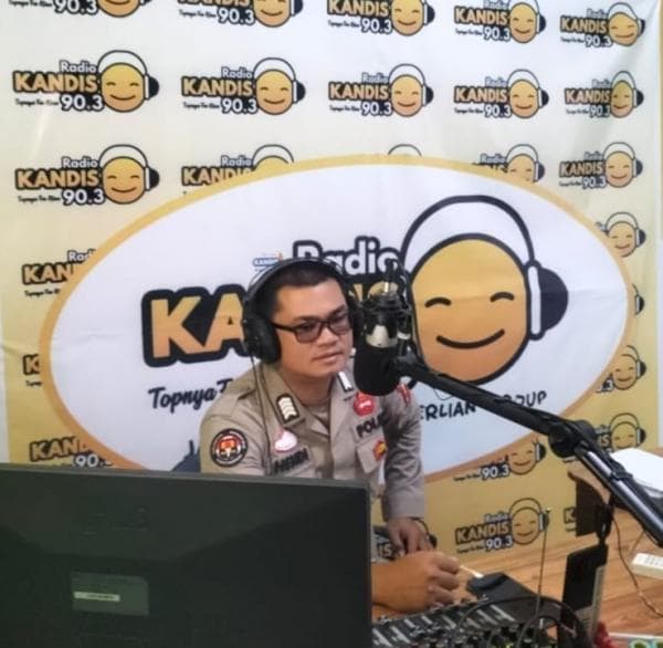 Pesan Damai Melalui Radio