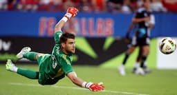 Penyelamatan Keren Maarten Paes! Kiper Timnas Indonesia Masuk Nominasi Terbaik MLS 2024