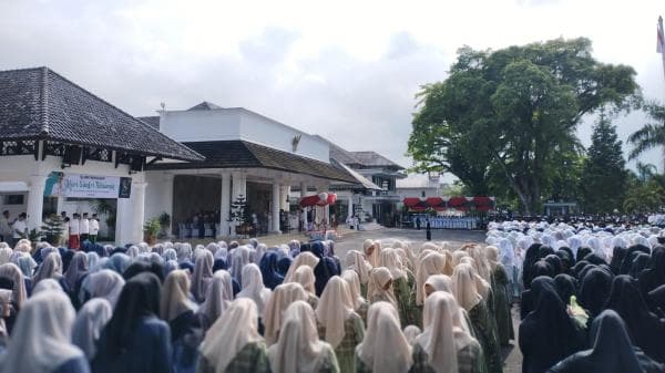 HSN 2024, Ribuan Santri di Ciamis Ikut Upacara di Halaman Pendopo