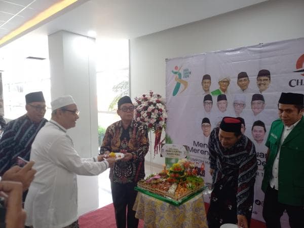 Hari Santri, PCNU Surabaya Berangkatkan Pengurus Umrah