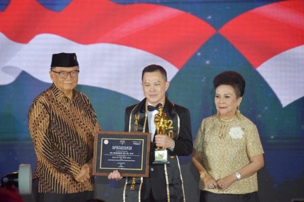 Pemilik Hotel Loccal Collection Raih Penghargaan Man of The Year 2024