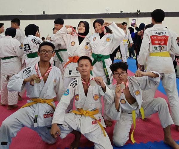 SMA Wijaya Putra Borong Medali di Kejuaraan Bergengsi Jujitsu UNESA OPEN XVIII 2024, Sekolah Bangga!