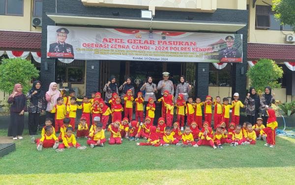 Satlantas Polres Kendal Kenalkan Rambu Lalu Lintas kepada Anak PAUD