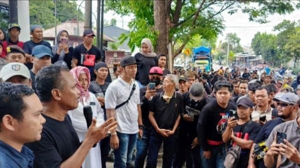 Ragukan Netralitas KPU Kabupaten Blitar di Pilkada 2024, Ratusan Massa Turun Jalan